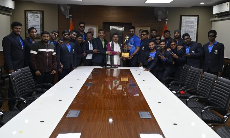 Indian Blind Cricket Team felicitated by Shri Pralhad Joshi, Minister of Parliamentary Affairs of India-1