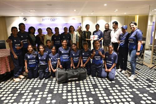At the closing ceremony of the NTT DATA Cricket Coaching Camp for Blind Women, the NTT DATA leadership team presented cricket kits to the six teams-1
