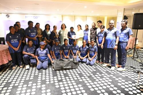 At the closing ceremony of the NTT DATA Cricket Coaching Camp for Blind Women, the NTT DATA leadership team presented cricket kits to the six teams-5