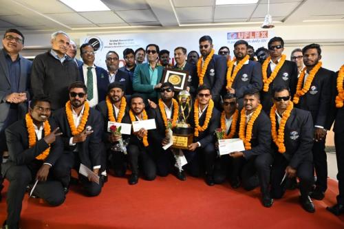 UFlex Limited Chief Managing Director, Mr. Ashok Chaturvedi rewards the Indian Blind Cricket Players-1